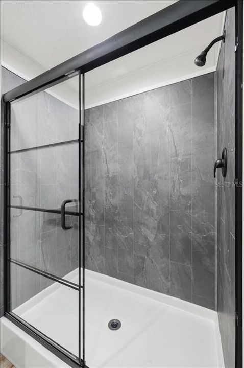 Под контрактом: $295,999 (3 спален, 2 ванн, 1580 Квадратных фут)