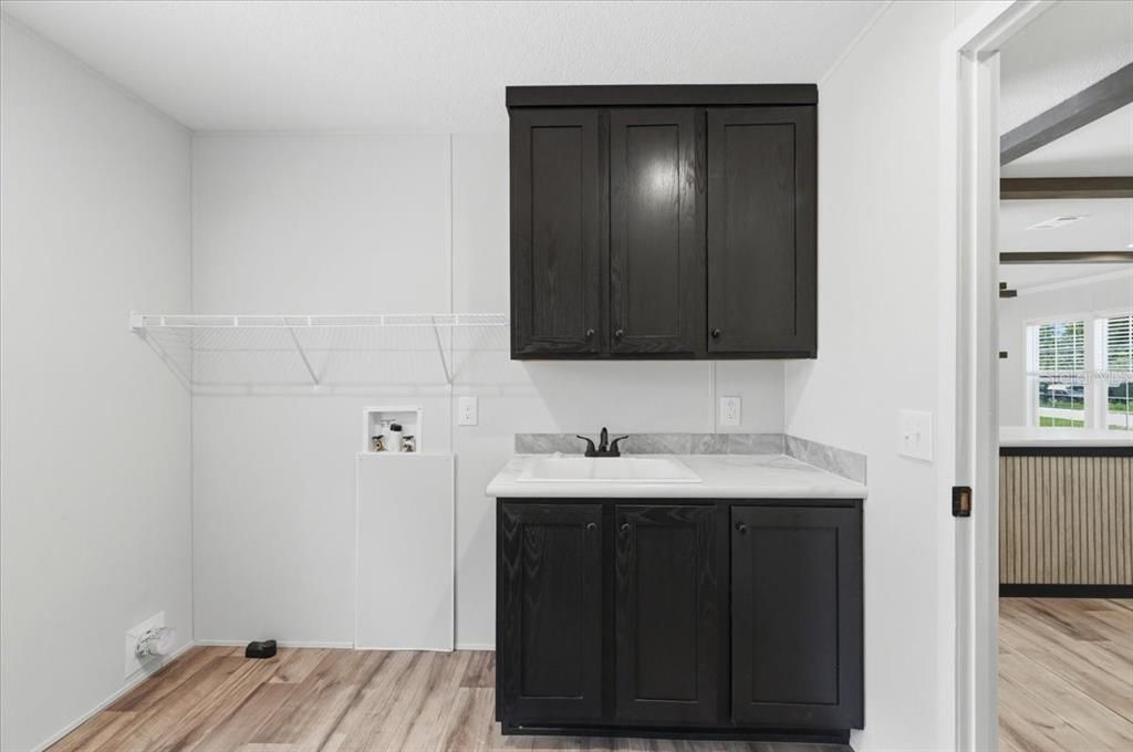 Под контрактом: $295,999 (3 спален, 2 ванн, 1580 Квадратных фут)