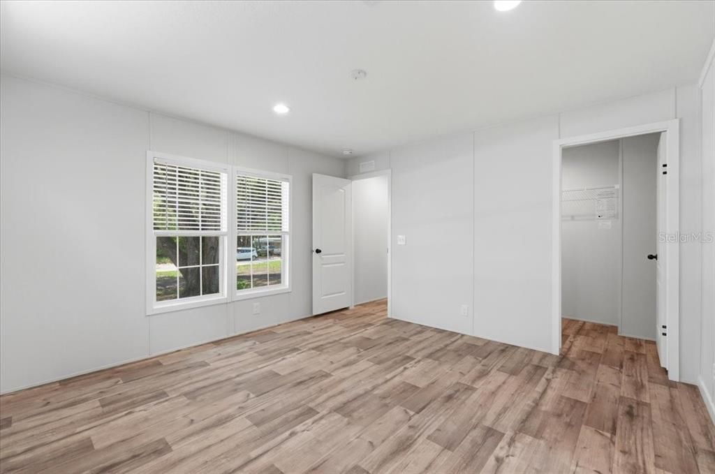 Под контрактом: $295,999 (3 спален, 2 ванн, 1580 Квадратных фут)