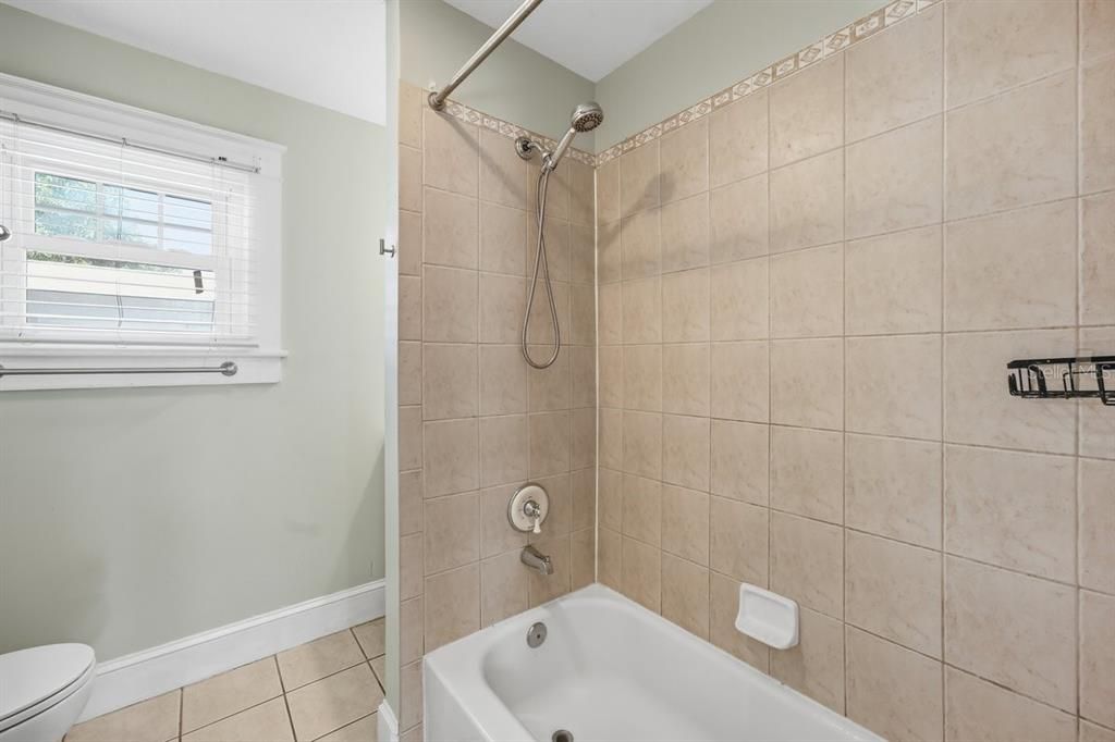 For Sale: $349,900 (2 beds, 1 baths, 912 Square Feet)