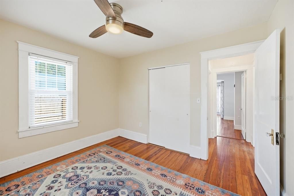 For Sale: $349,900 (2 beds, 1 baths, 912 Square Feet)