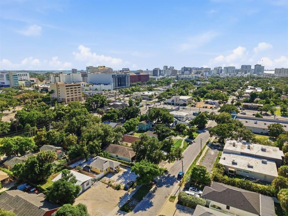 For Sale: $349,900 (2 beds, 1 baths, 912 Square Feet)