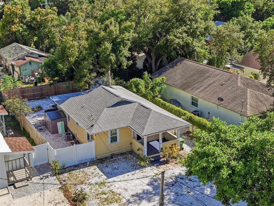 For Sale: $349,900 (2 beds, 1 baths, 912 Square Feet)