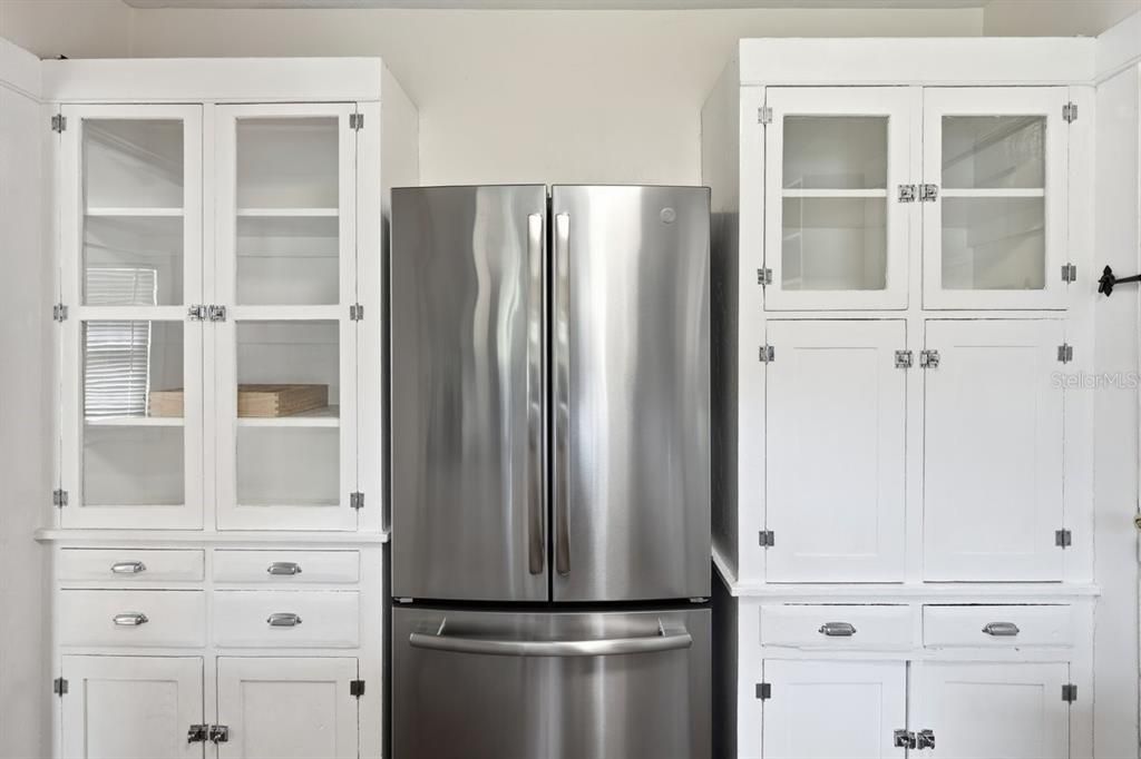 For Sale: $349,900 (2 beds, 1 baths, 912 Square Feet)