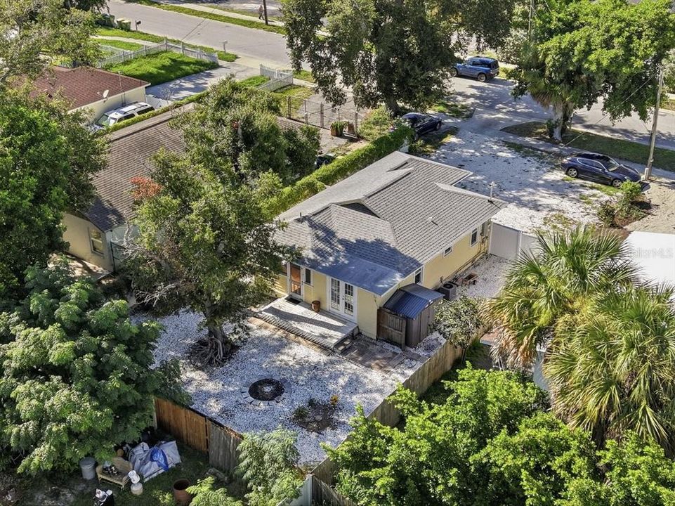 For Sale: $349,900 (2 beds, 1 baths, 912 Square Feet)