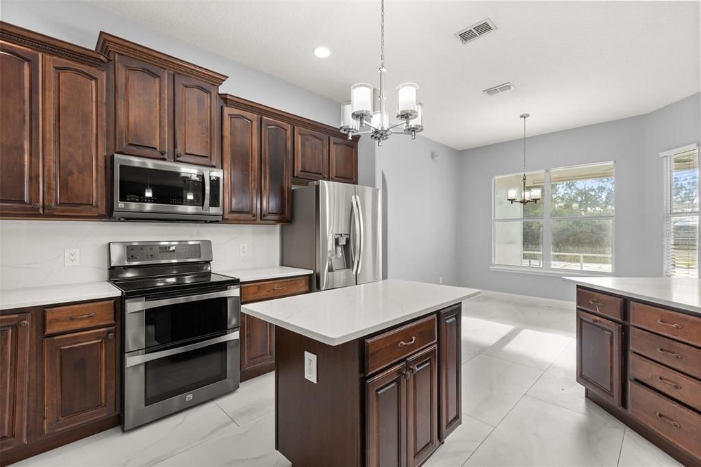 En Venta: $799,000 (3 camas, 3 baños, 3402 Pies cuadrados)