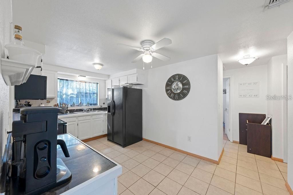Active With Contract: $309,990 (3 beds, 1 baths, 991 Square Feet)