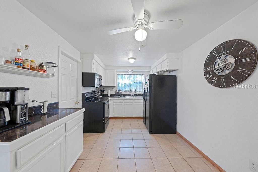 Active With Contract: $309,990 (3 beds, 1 baths, 991 Square Feet)