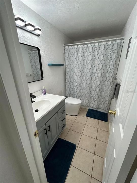 Active With Contract: $309,990 (3 beds, 1 baths, 991 Square Feet)