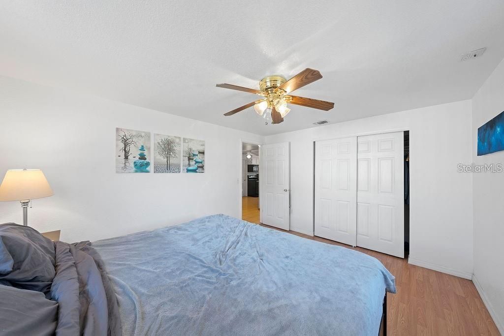 Active With Contract: $309,990 (3 beds, 1 baths, 991 Square Feet)