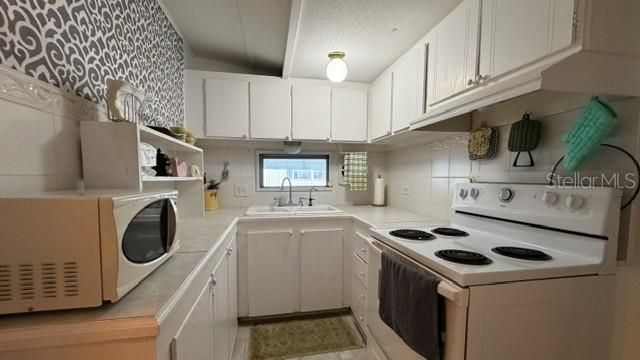 For Sale: $165,000 (2 beds, 2 baths, 612 Square Feet)