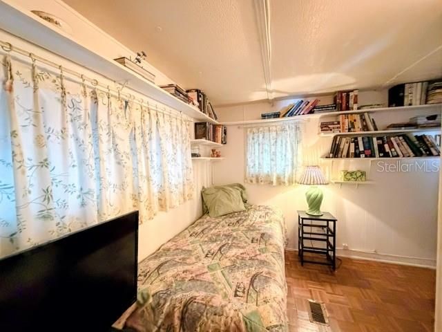 For Sale: $165,000 (2 beds, 2 baths, 612 Square Feet)