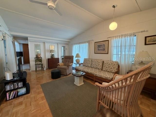 For Sale: $165,000 (2 beds, 2 baths, 612 Square Feet)
