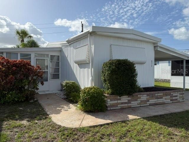 For Sale: $165,000 (2 beds, 2 baths, 612 Square Feet)