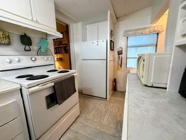 For Sale: $165,000 (2 beds, 2 baths, 612 Square Feet)