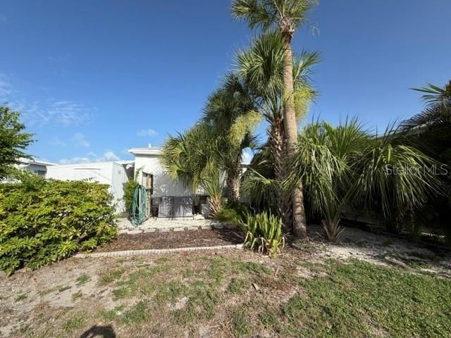 For Sale: $165,000 (2 beds, 2 baths, 612 Square Feet)