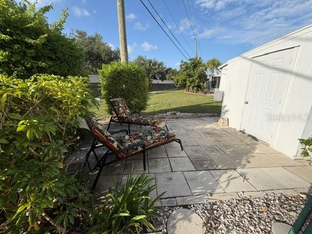 For Sale: $165,000 (2 beds, 2 baths, 612 Square Feet)