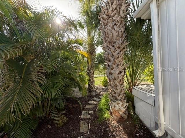 For Sale: $165,000 (2 beds, 2 baths, 612 Square Feet)