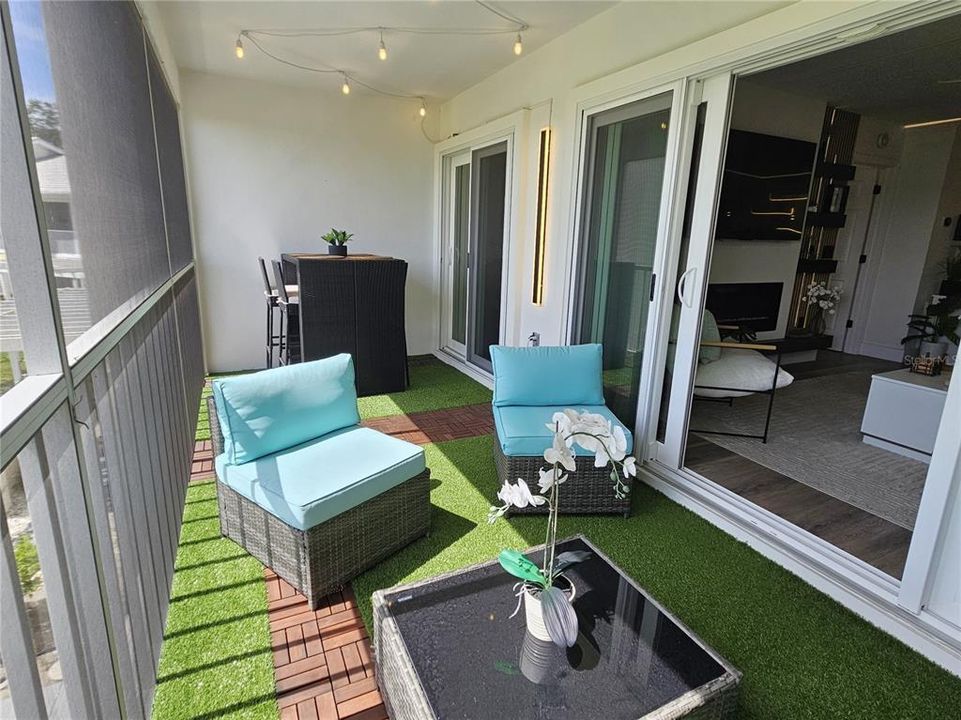For Rent: $6,400 (2 beds, 2 baths, 946 Square Feet)