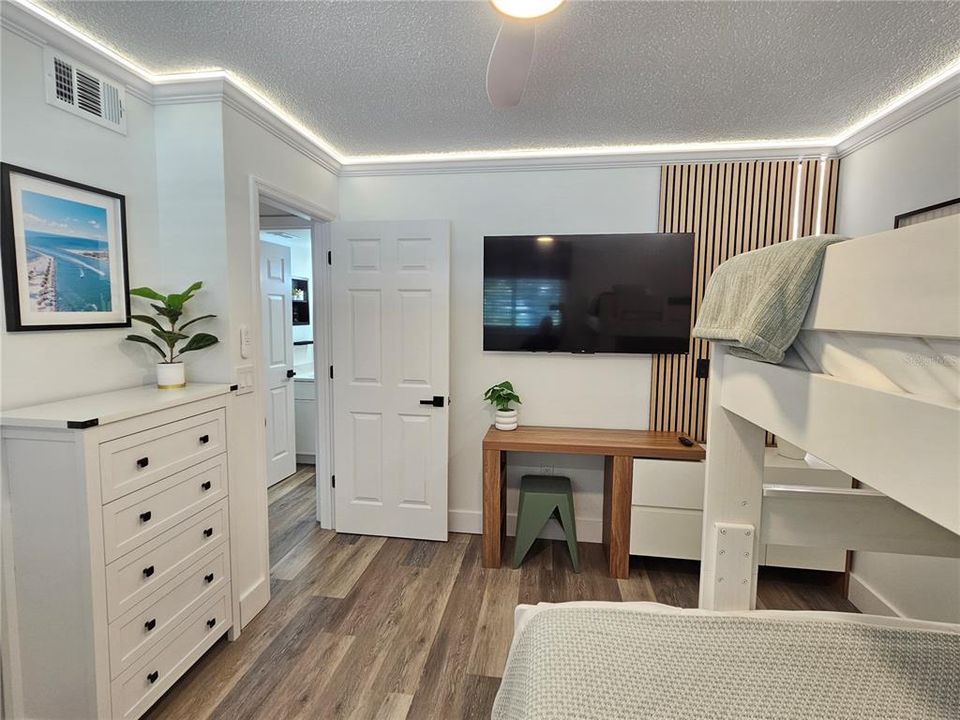 For Rent: $6,400 (2 beds, 2 baths, 946 Square Feet)
