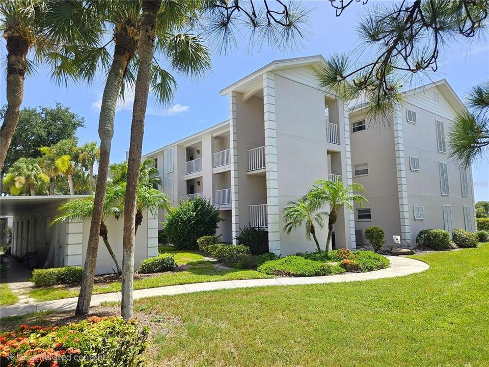 For Rent: $6,400 (2 beds, 2 baths, 946 Square Feet)