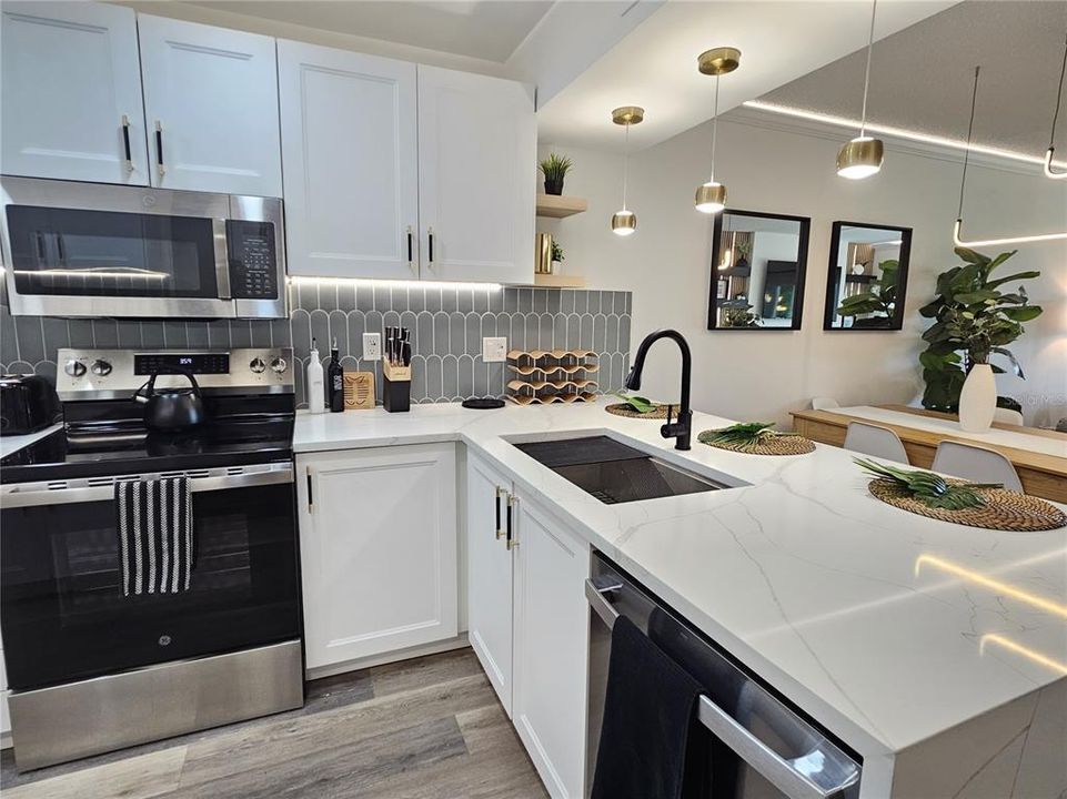 For Rent: $6,400 (2 beds, 2 baths, 946 Square Feet)
