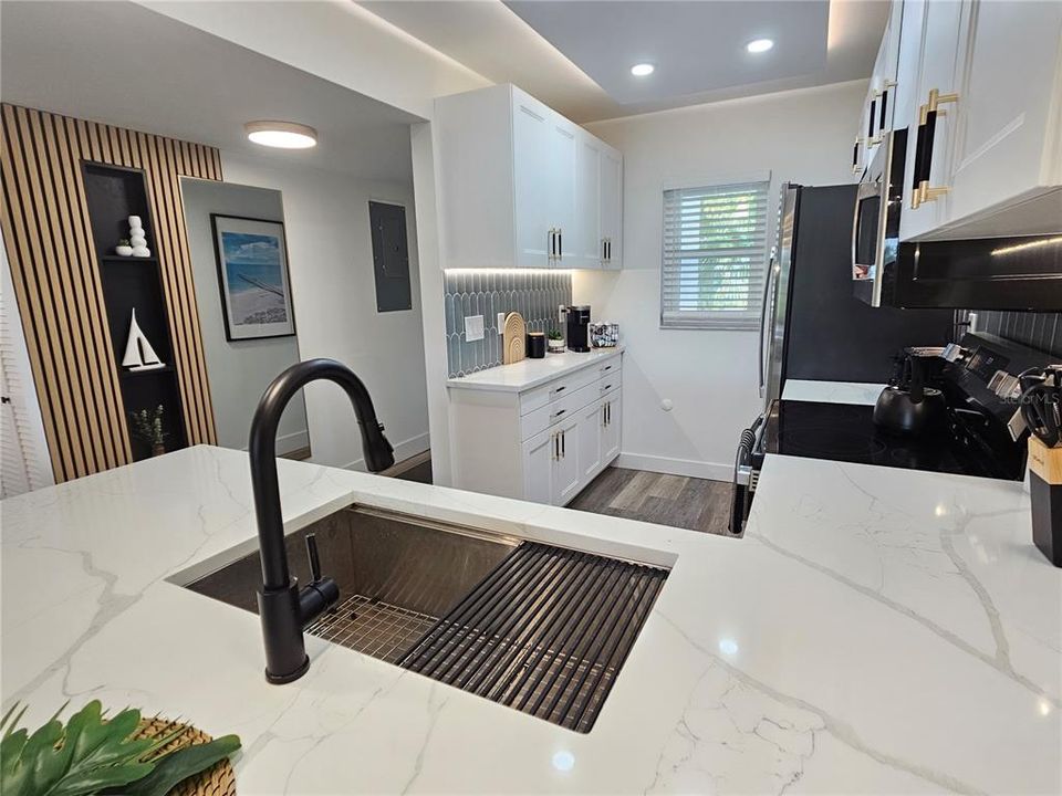 For Rent: $6,400 (2 beds, 2 baths, 946 Square Feet)