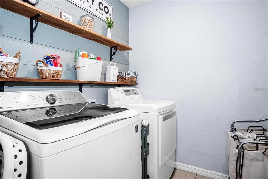 En Venta: $447,000 (4 camas, 2 baños, 2626 Pies cuadrados)
