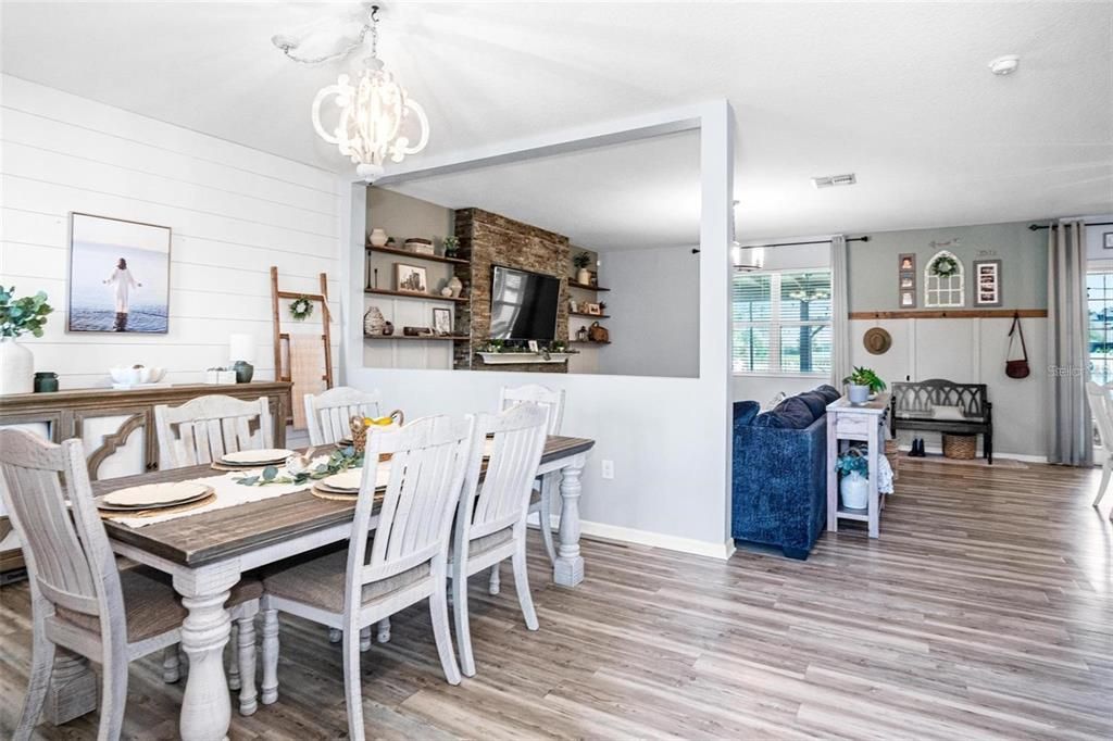 En Venta: $447,000 (4 camas, 2 baños, 2626 Pies cuadrados)