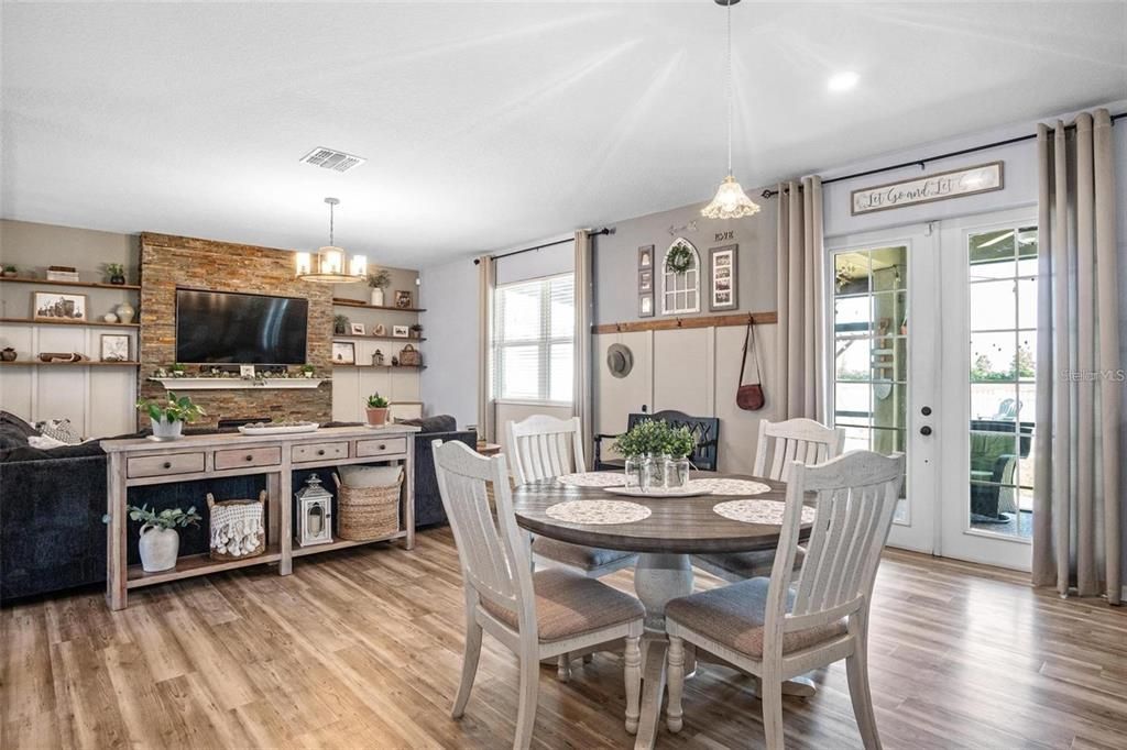 En Venta: $447,000 (4 camas, 2 baños, 2626 Pies cuadrados)