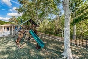 For Rent: $2,300 (3 beds, 2 baths, 1232 Square Feet)