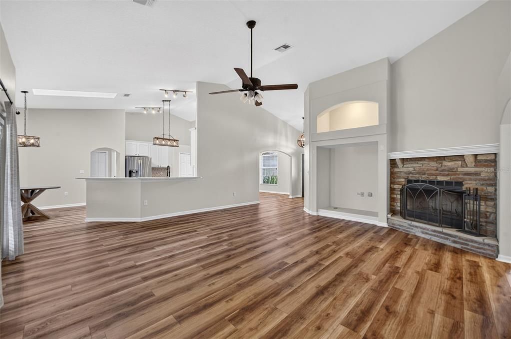 For Sale: $524,900 (4 beds, 3 baths, 2393 Square Feet)