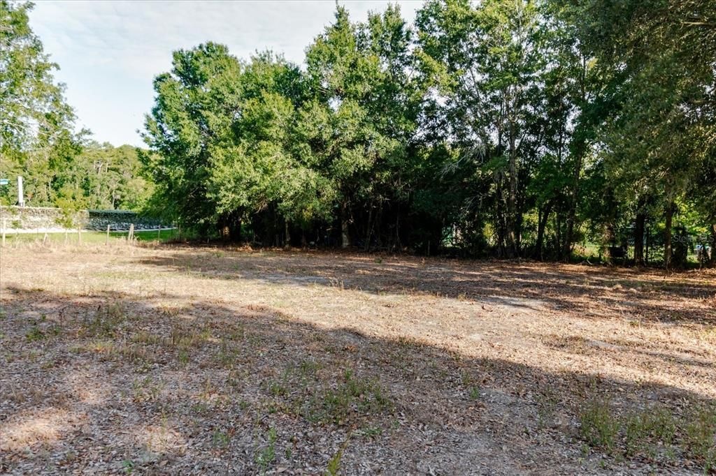 En Venta: $275,000 (1.06 acres)