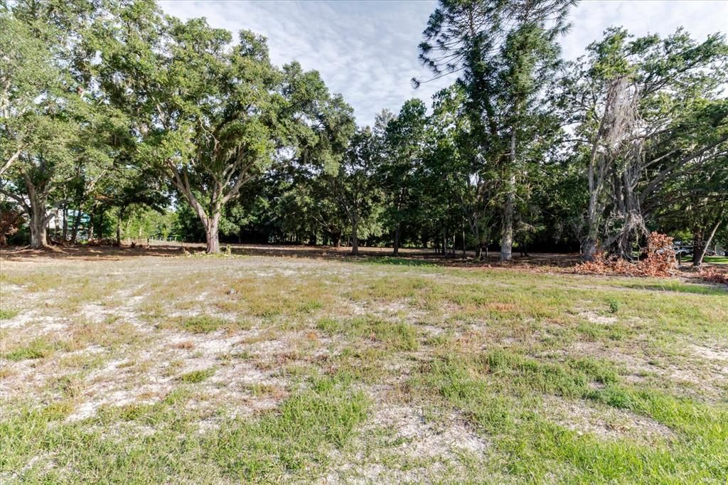 En Venta: $275,000 (1.06 acres)