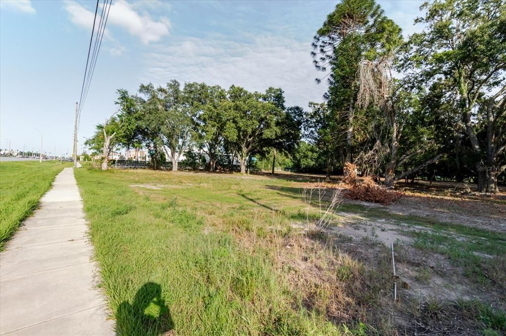 En Venta: $275,000 (1.06 acres)