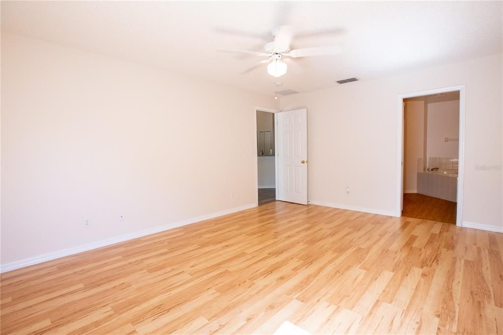 Activo con contrato: $314,999 (3 camas, 2 baños, 1825 Pies cuadrados)