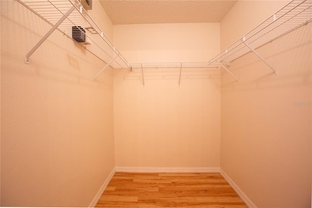 Activo con contrato: $314,999 (3 camas, 2 baños, 1825 Pies cuadrados)