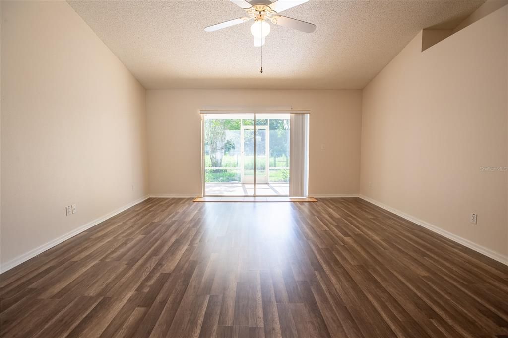 Activo con contrato: $314,999 (3 camas, 2 baños, 1825 Pies cuadrados)