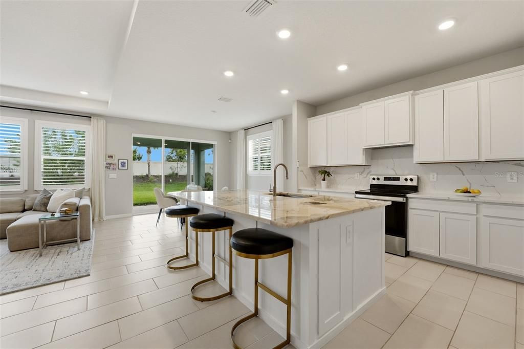 En Venta: $675,000 (4 camas, 3 baños, 3377 Pies cuadrados)