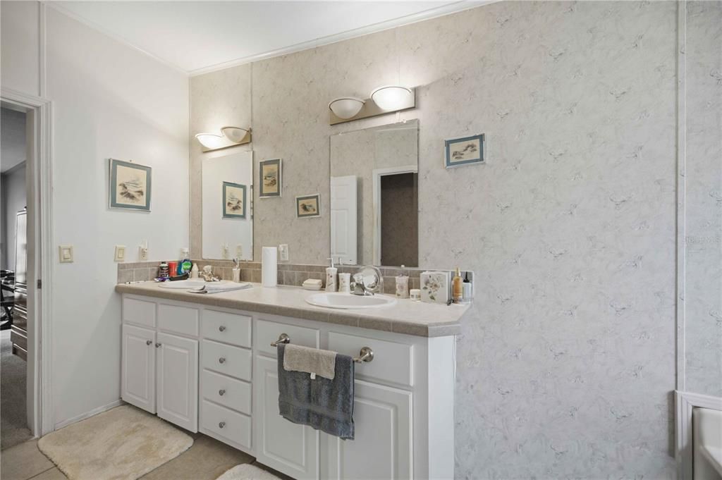 На продажу: $319,900 (3 спален, 2 ванн, 2176 Квадратных фут)