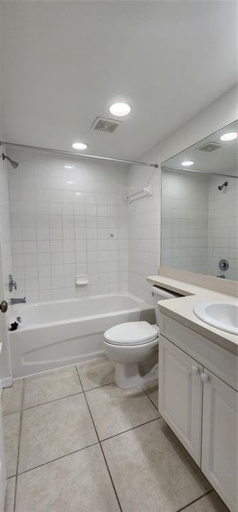 For Sale: $270,000 (2 beds, 2 baths, 1324 Square Feet)
