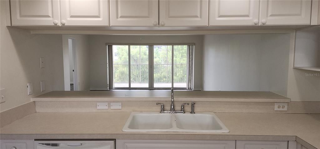 For Sale: $270,000 (2 beds, 2 baths, 1324 Square Feet)