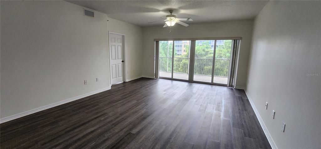 For Sale: $270,000 (2 beds, 2 baths, 1324 Square Feet)