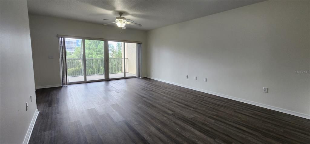 For Sale: $270,000 (2 beds, 2 baths, 1324 Square Feet)