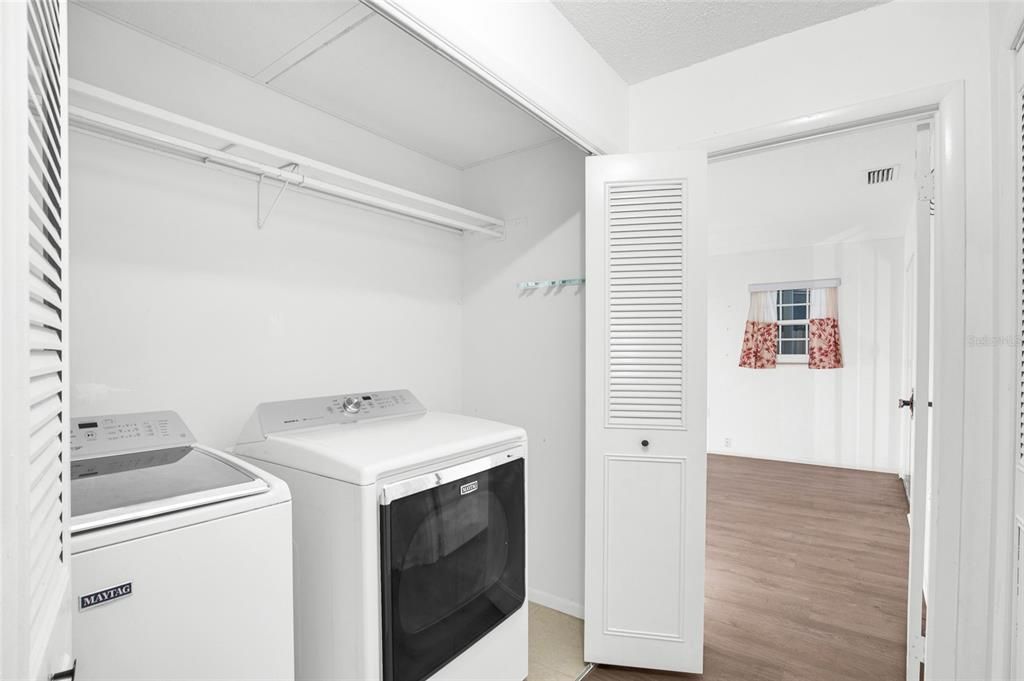 На продажу: $199,900 (2 спален, 2 ванн, 1046 Квадратных фут)