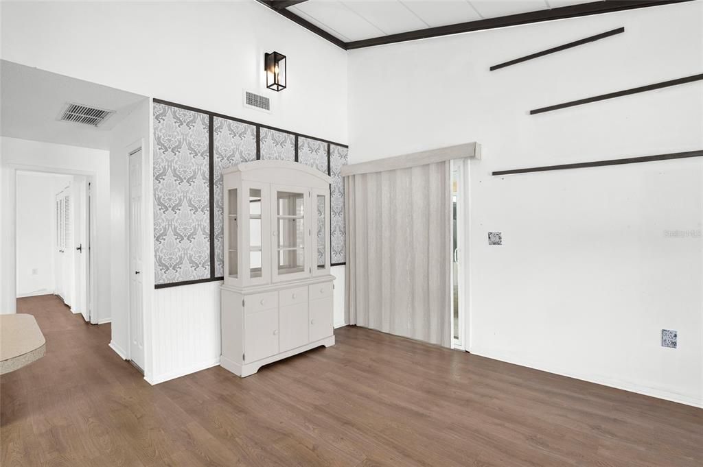 На продажу: $199,900 (2 спален, 2 ванн, 1046 Квадратных фут)