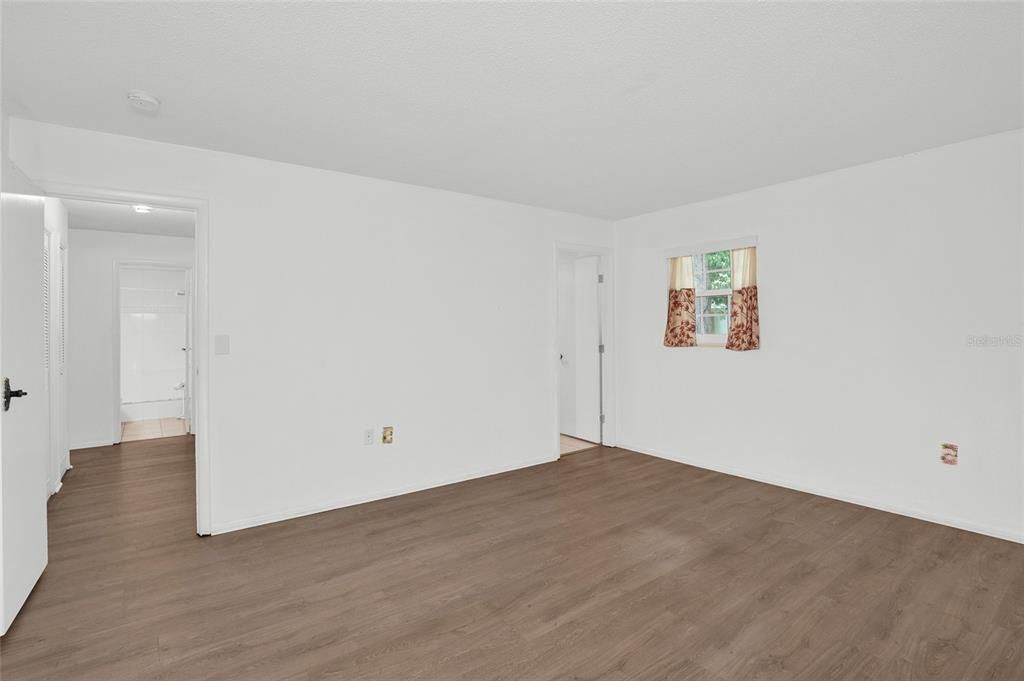 На продажу: $199,900 (2 спален, 2 ванн, 1046 Квадратных фут)