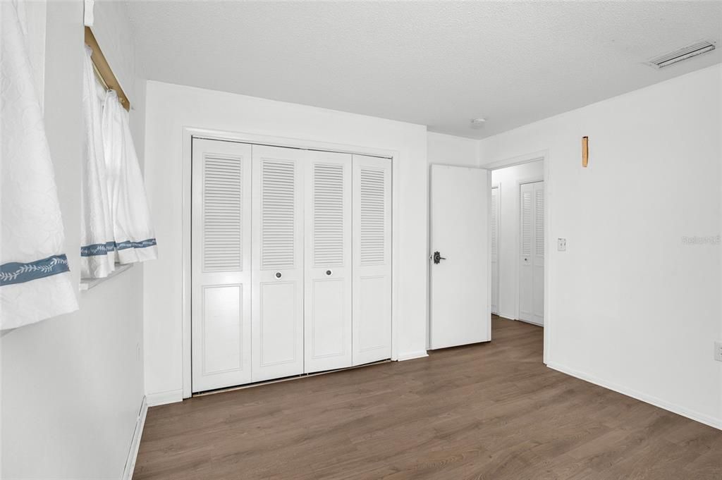 На продажу: $199,900 (2 спален, 2 ванн, 1046 Квадратных фут)