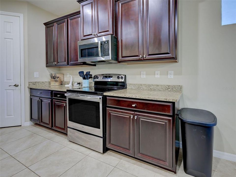En Venta: $400,000 (4 camas, 3 baños, 2422 Pies cuadrados)