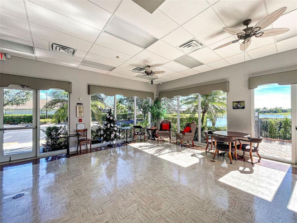 En Venta: $400,000 (4 camas, 3 baños, 2422 Pies cuadrados)